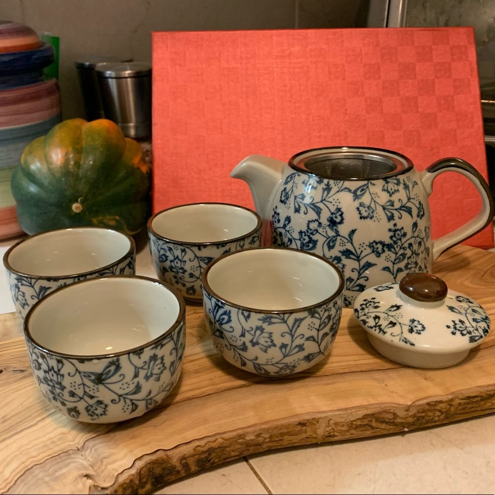 Vintage Tea Pot with Strainer and Cups